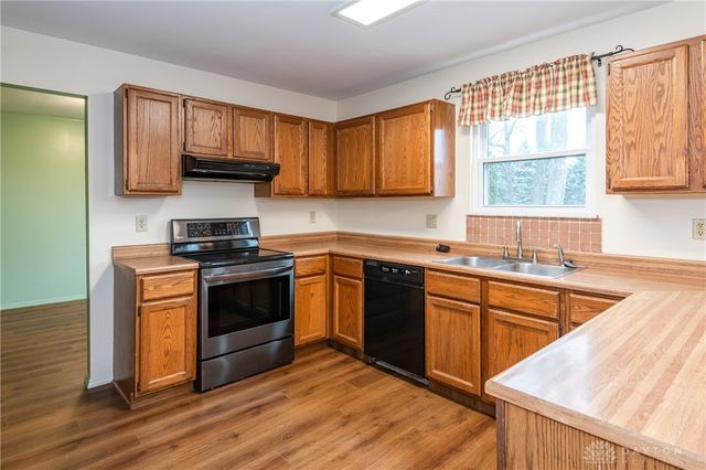 8581 Pinegate Way, Huber Heights, OH 45424