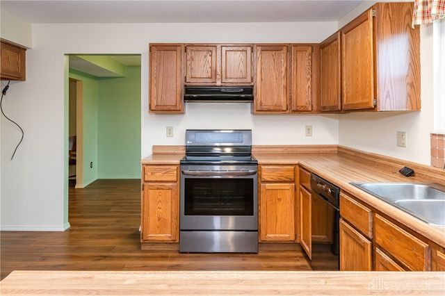 8581 Pinegate Way, Huber Heights, OH 45424