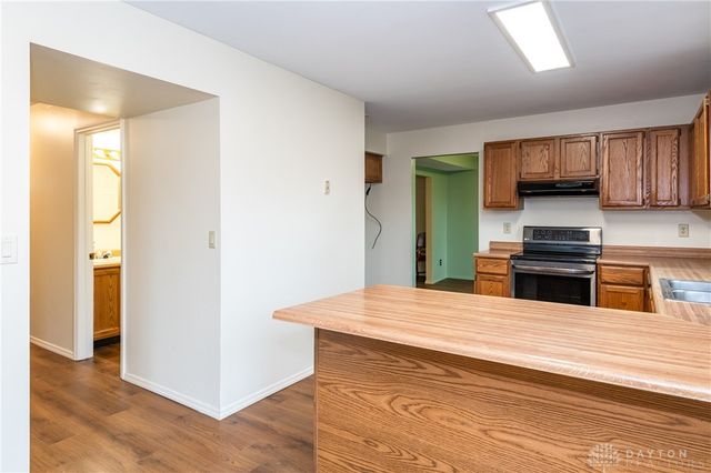 8581 Pinegate Way, Huber Heights, OH 45424