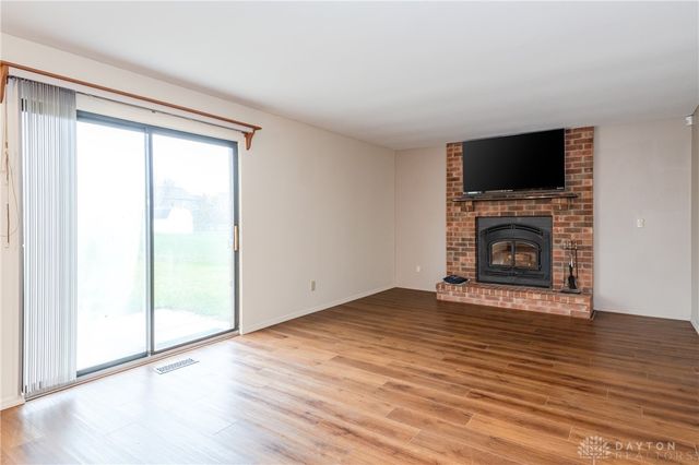 8581 Pinegate Way, Huber Heights, OH 45424