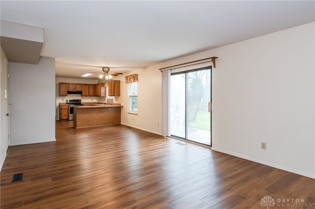 8581 Pinegate Way, Huber Heights, OH 45424