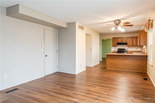 8581 Pinegate Way, Huber Heights, OH 45424