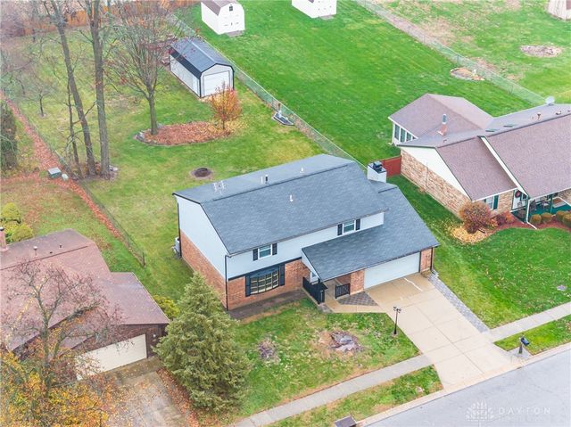 8581 Pinegate Way, Huber Heights, OH 45424