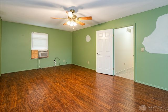 8581 Pinegate Way, Huber Heights, OH 45424