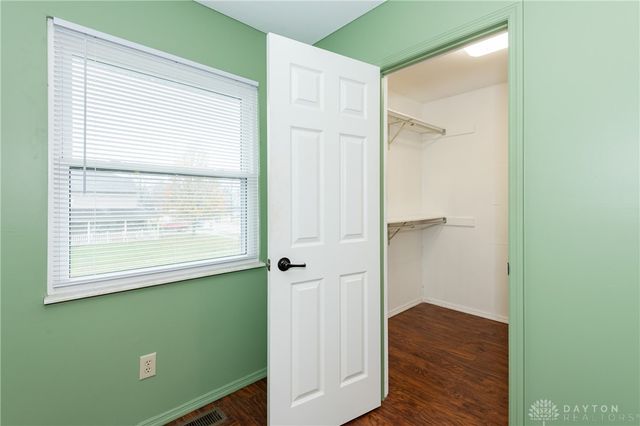 8581 Pinegate Way, Huber Heights, OH 45424