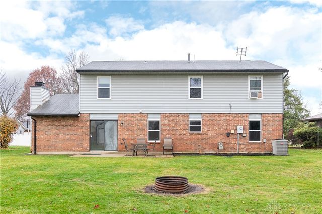 8581 Pinegate Way, Huber Heights, OH 45424