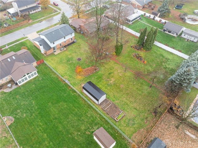 8581 Pinegate Way, Huber Heights, OH 45424