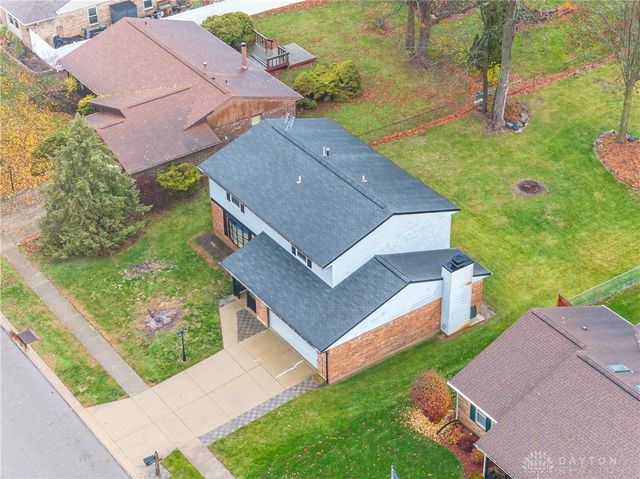 8581 Pinegate Way, Huber Heights, OH 45424