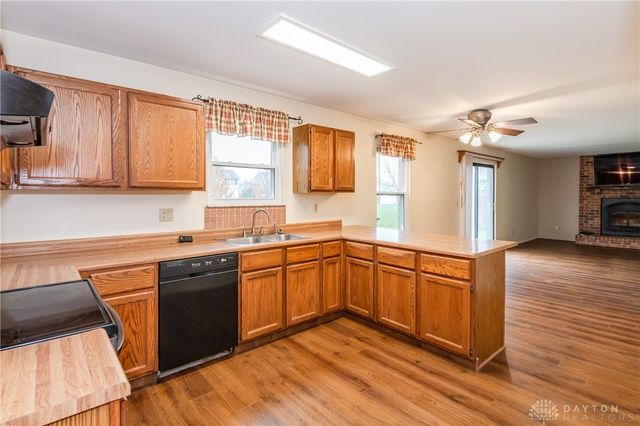 8581 Pinegate Way, Huber Heights, OH 45424