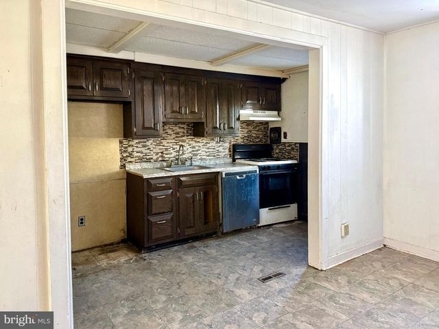 2557 S SHIELDS ST, Philadelphia, PA 19142