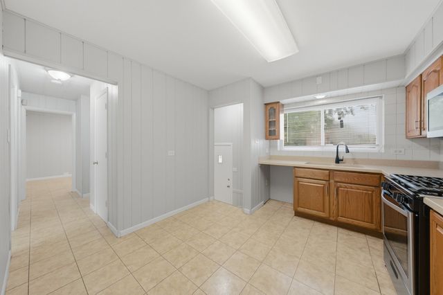 1067 W 97th Street, Chicago, IL 60643