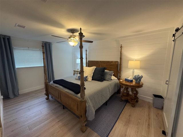 7014 N Holiday Drive, Galveston, TX 77550