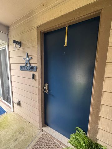 7014 N Holiday Drive, Galveston, TX 77550