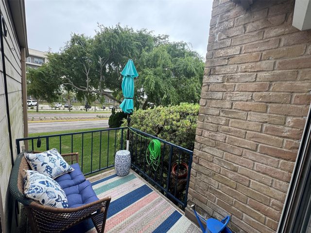 7014 N Holiday Drive, Galveston, TX 77550