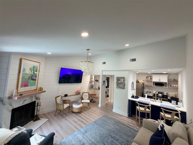 7014 N Holiday Drive, Galveston, TX 77550