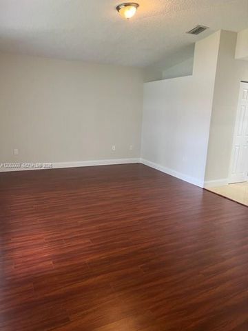 9845 NW 25th Ter, Doral, FL 33172