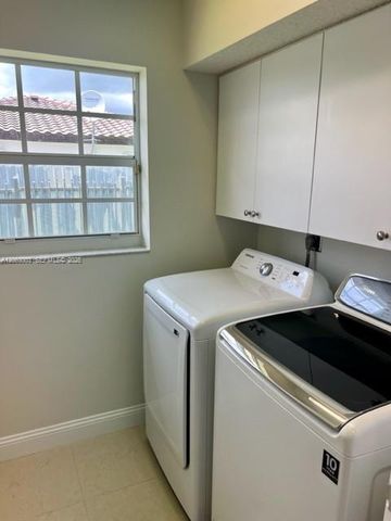9845 NW 25th Ter, Doral, FL 33172