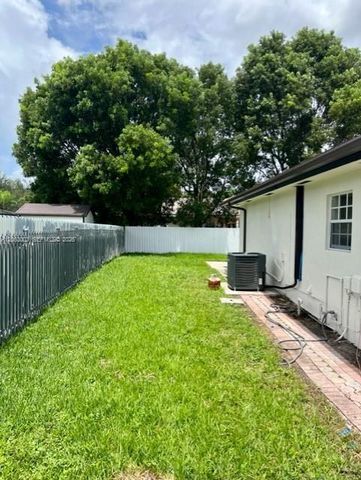 9845 NW 25th Ter, Doral, FL 33172