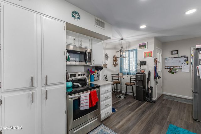 9916 W CLAIR Drive, Sun City, AZ 85351