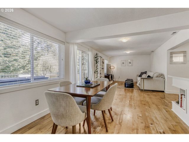 1731 CONIFER Dr, Lake Oswego, OR 97034