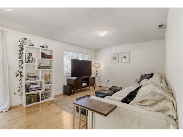 1731 CONIFER Dr, Lake Oswego, OR 97034