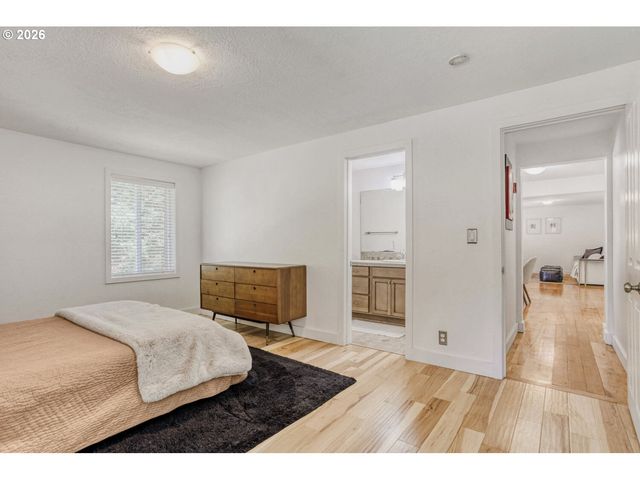 1731 CONIFER Dr, Lake Oswego, OR 97034