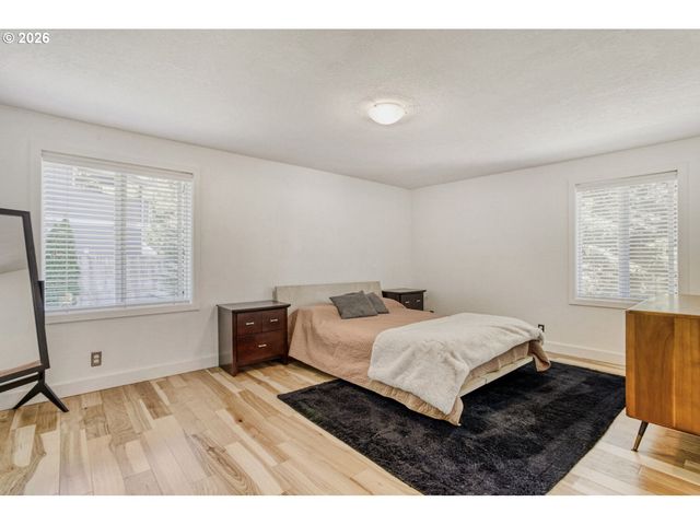 1731 CONIFER Dr, Lake Oswego, OR 97034