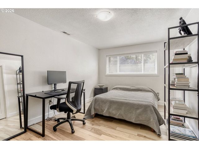 1731 CONIFER Dr, Lake Oswego, OR 97034