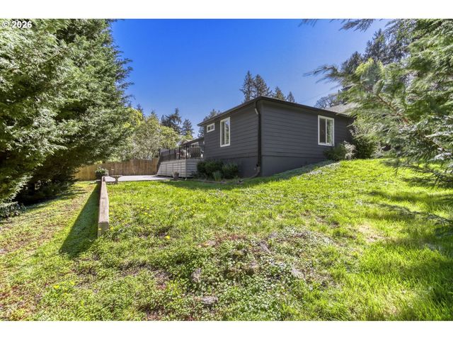 1731 CONIFER Dr, Lake Oswego, OR 97034