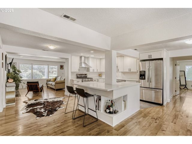 1731 CONIFER Dr, Lake Oswego, OR 97034