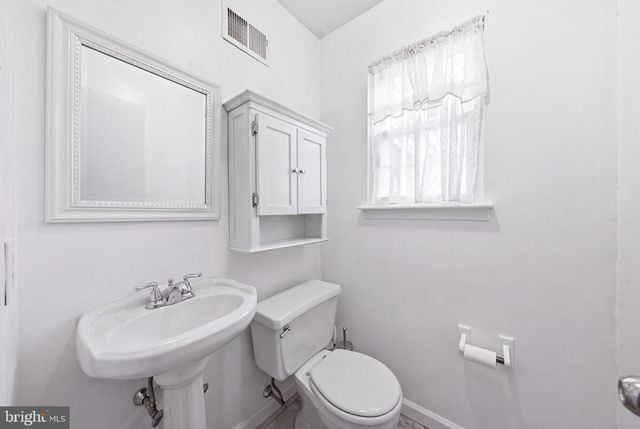 2 MARTIN DR, Newark, DE 19713