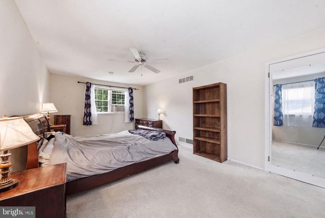 2 MARTIN DR, Newark, DE 19713