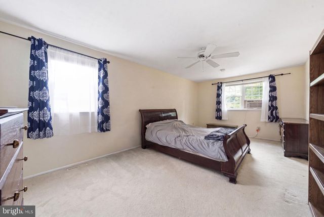 2 MARTIN DR, Newark, DE 19713