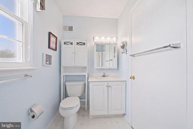 2 MARTIN DR, Newark, DE 19713