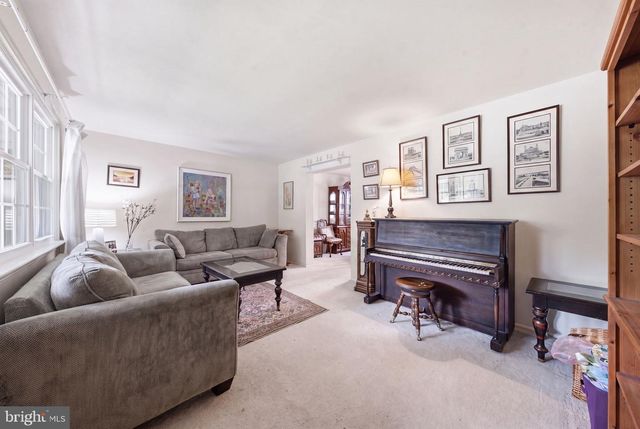 2 MARTIN DR, Newark, DE 19713