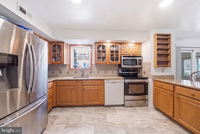 2 MARTIN DR, Newark, DE 19713