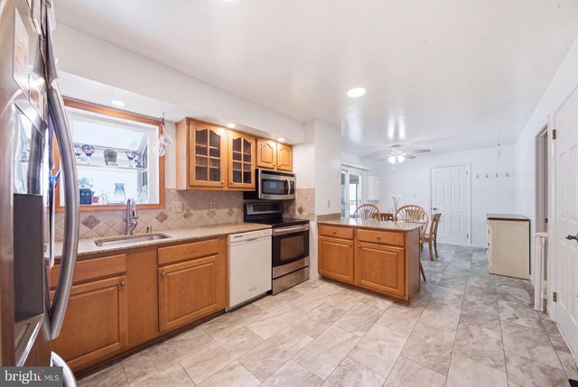 2 MARTIN DR, Newark, DE 19713