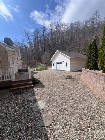 770 Discovery Place, Sylva, NC 28779