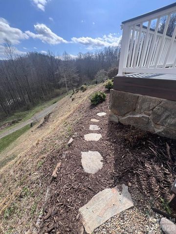 770 Discovery Place, Sylva, NC 28779