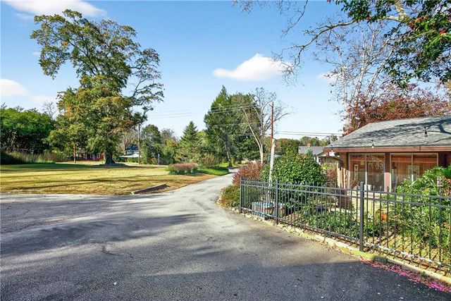 32 Mcdonough Street, Hampton, GA 30228