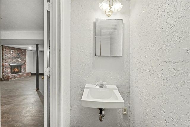 8806 Ford Avenue, Kansas City, MO 64138