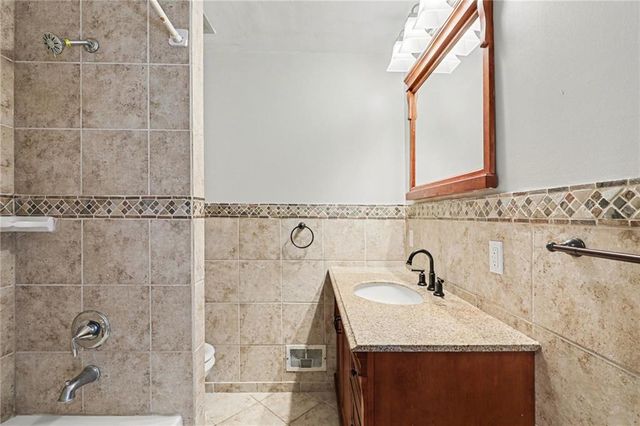 8806 Ford Avenue, Kansas City, MO 64138