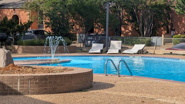 556 E Avenue J B, Grand Prairie, TX 75050