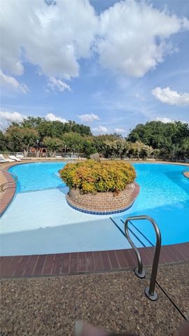 556 E Avenue J B, Grand Prairie, TX 75050