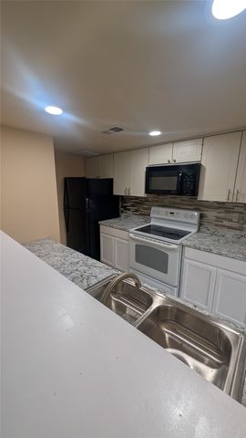 556 E Avenue J B, Grand Prairie, TX 75050