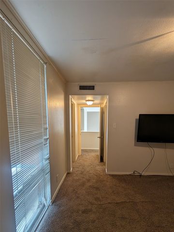 556 E Avenue J B, Grand Prairie, TX 75050
