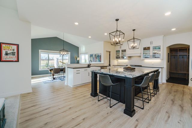 17652 Jett Circle SE, Prior Lake, MN 55372