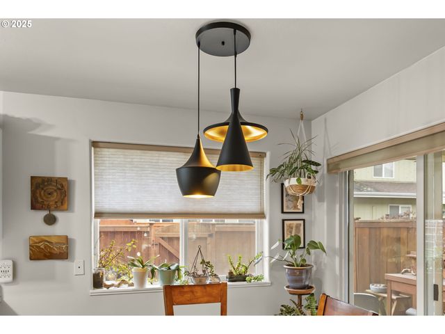 3588 WESTLEIGH St, Eugene, OR 97405