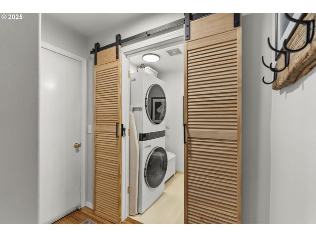 3588 WESTLEIGH St, Eugene, OR 97405