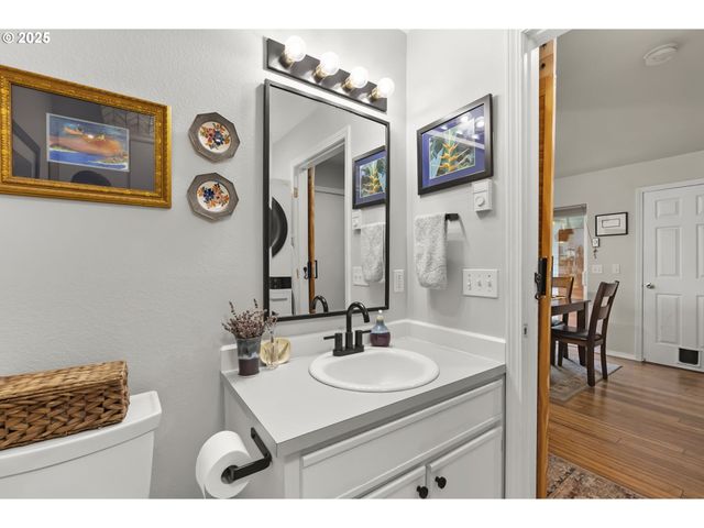 3588 WESTLEIGH St, Eugene, OR 97405